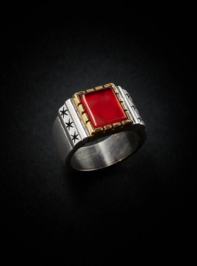 Red onyx ring. Sterling silver and Bronze