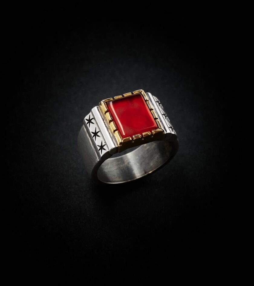 Red onyx ring. Sterling silver and Bronze