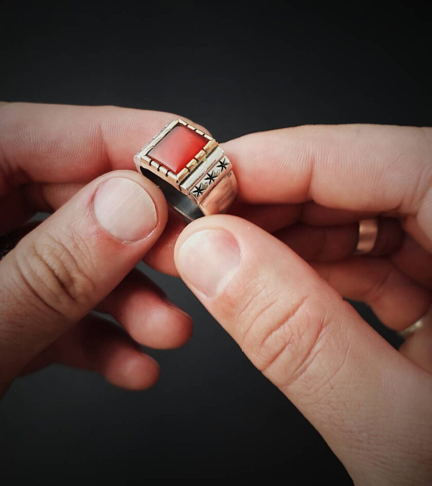 Red onyx ring. Sterling silver and Bronze - Image 2